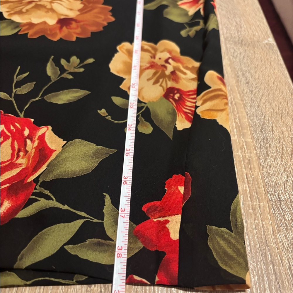 FLATTERING Floral Black Minidress - Picture 7 of 7